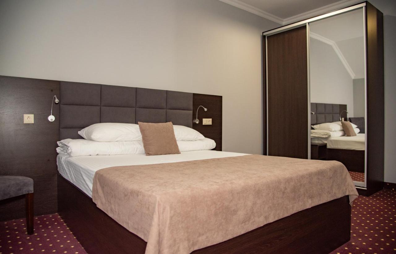 T&S Apart-Hotel Chernivtsi Luaran gambar