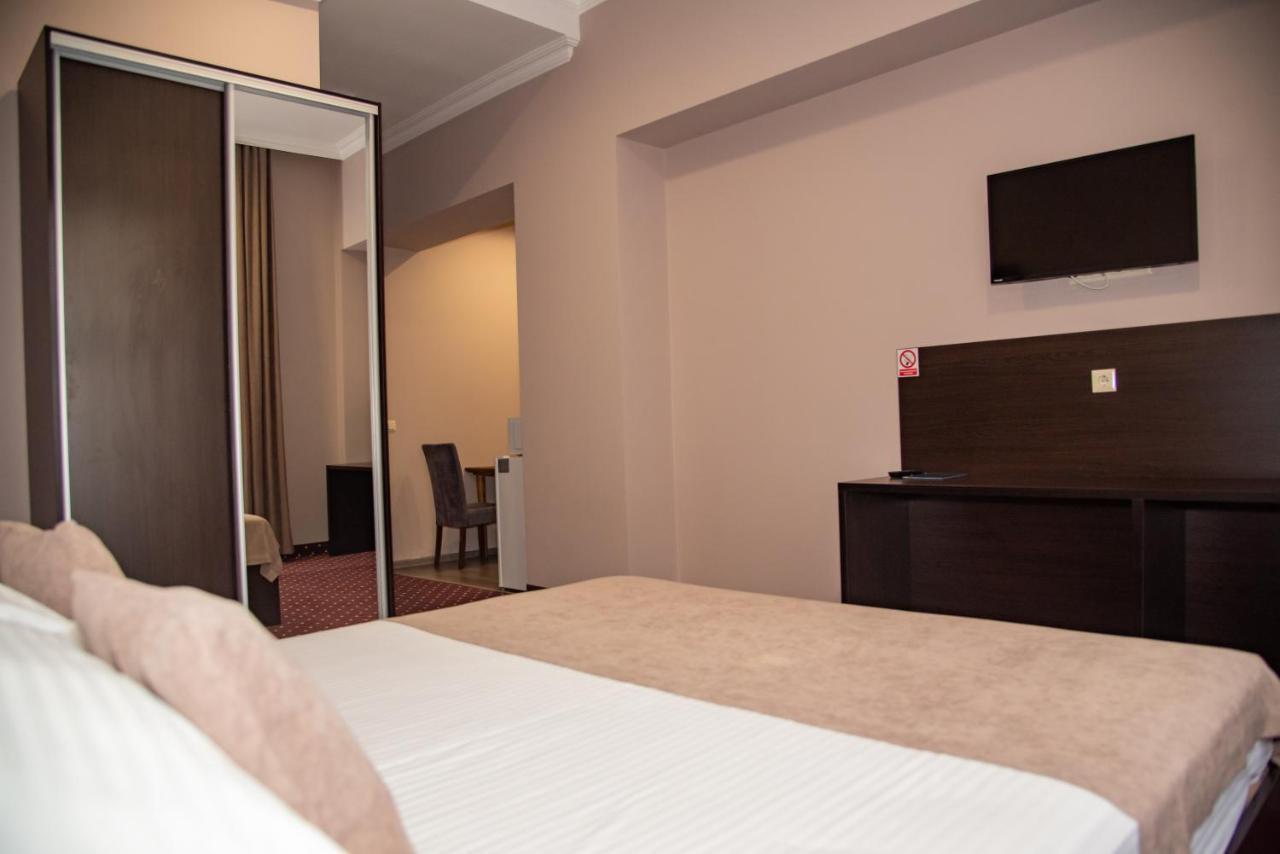 T&S Apart-Hotel Chernivtsi Luaran gambar