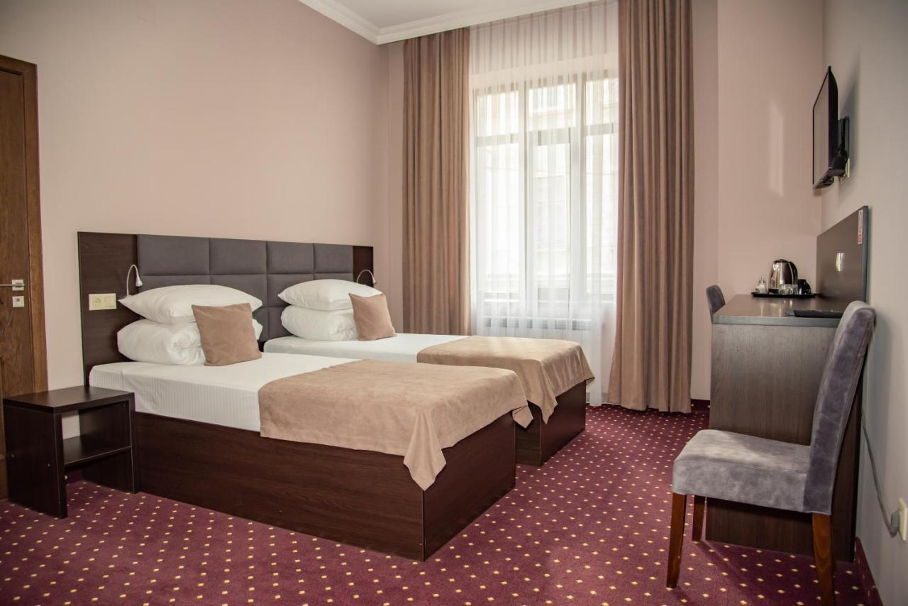 T&S Apart-Hotel Chernivtsi Luaran gambar