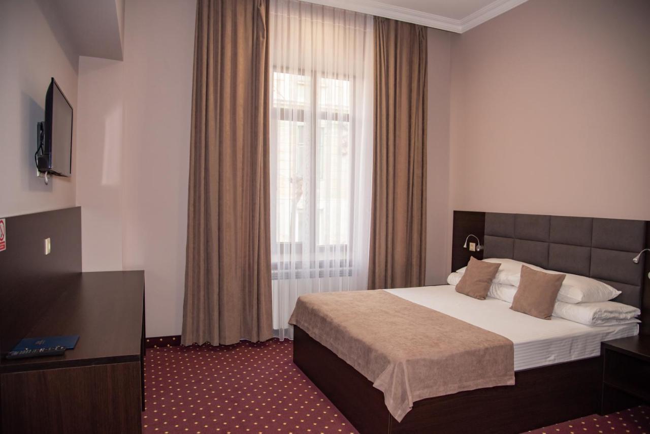 T&S Apart-Hotel Chernivtsi Luaran gambar