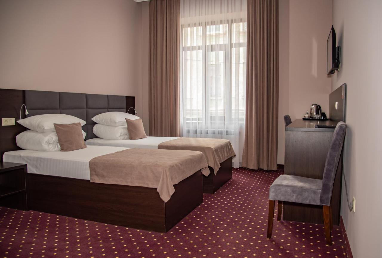 T&S Apart-Hotel Chernivtsi Luaran gambar