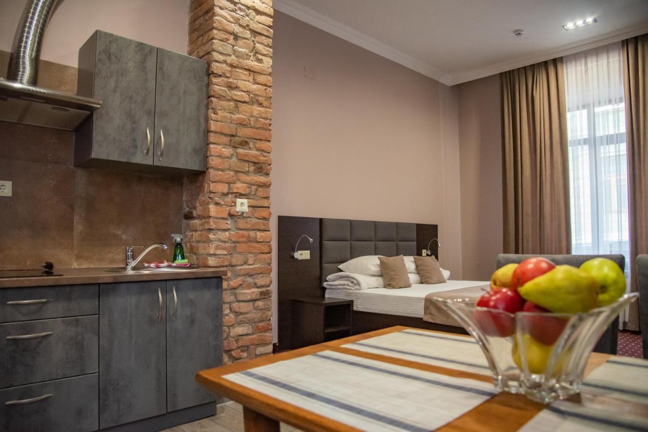 T&S Apart-Hotel Chernivtsi Luaran gambar