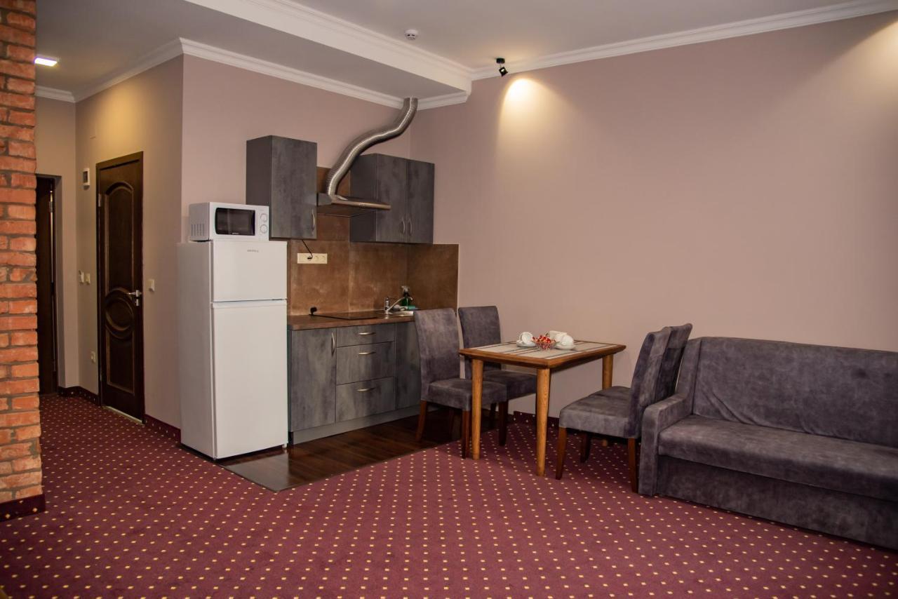 T&S Apart-Hotel Chernivtsi Luaran gambar