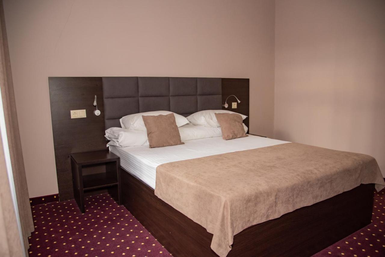 T&S Apart-Hotel Chernivtsi Luaran gambar