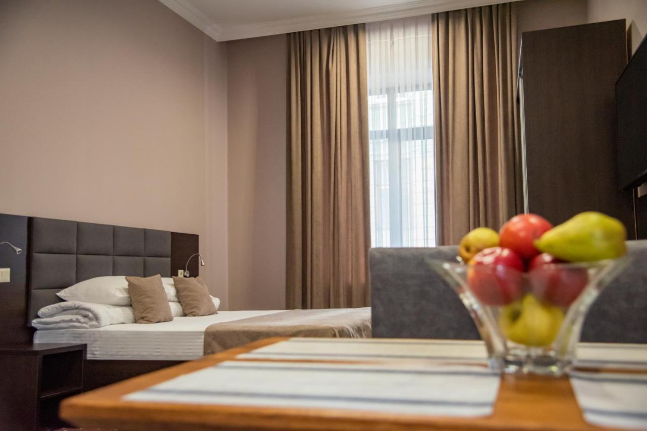 T&S Apart-Hotel Chernivtsi Luaran gambar