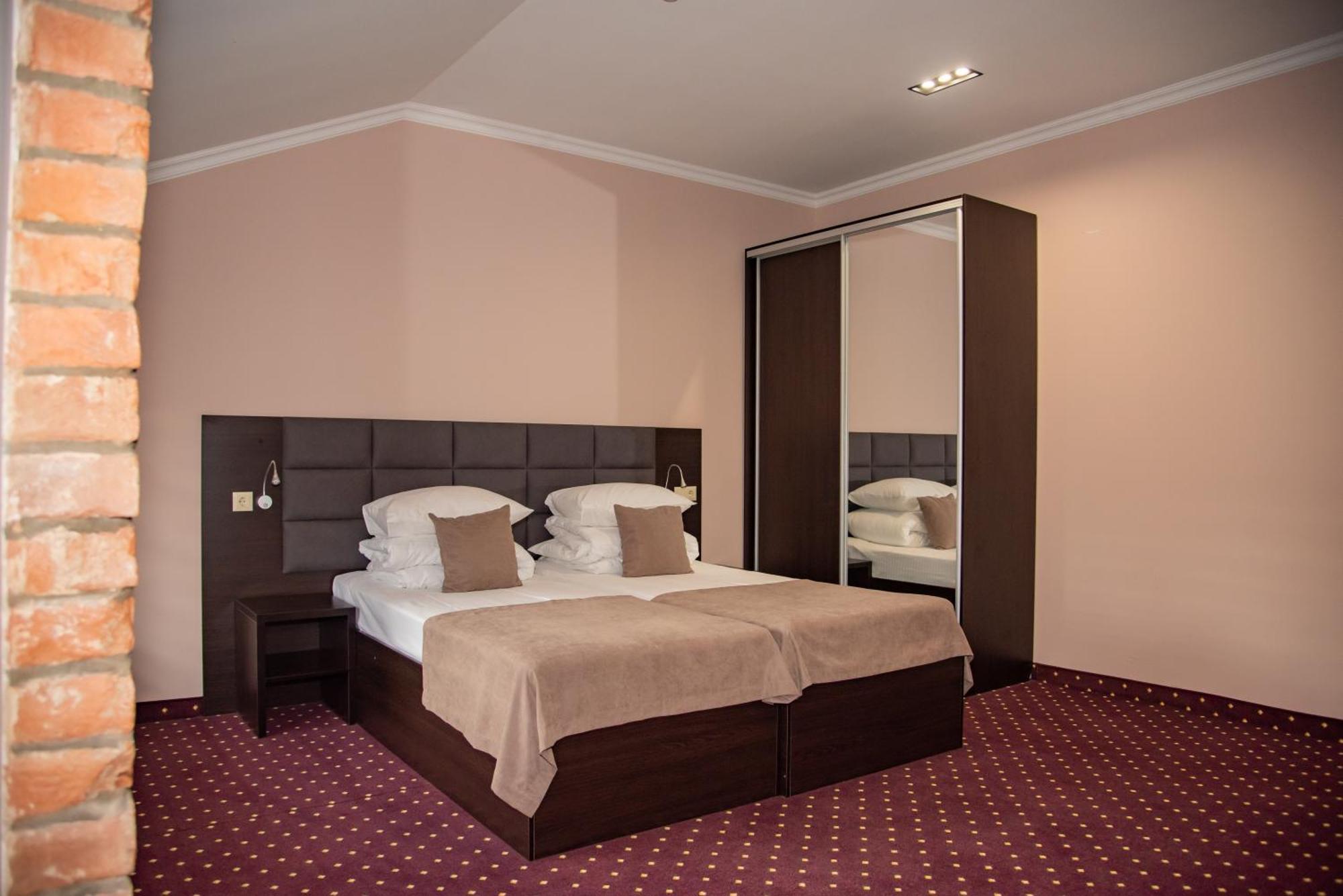 T&S Apart-Hotel Chernivtsi Luaran gambar