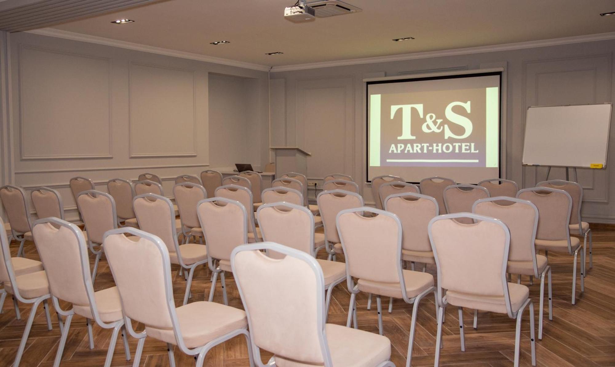 T&S Apart-Hotel Chernivtsi Luaran gambar