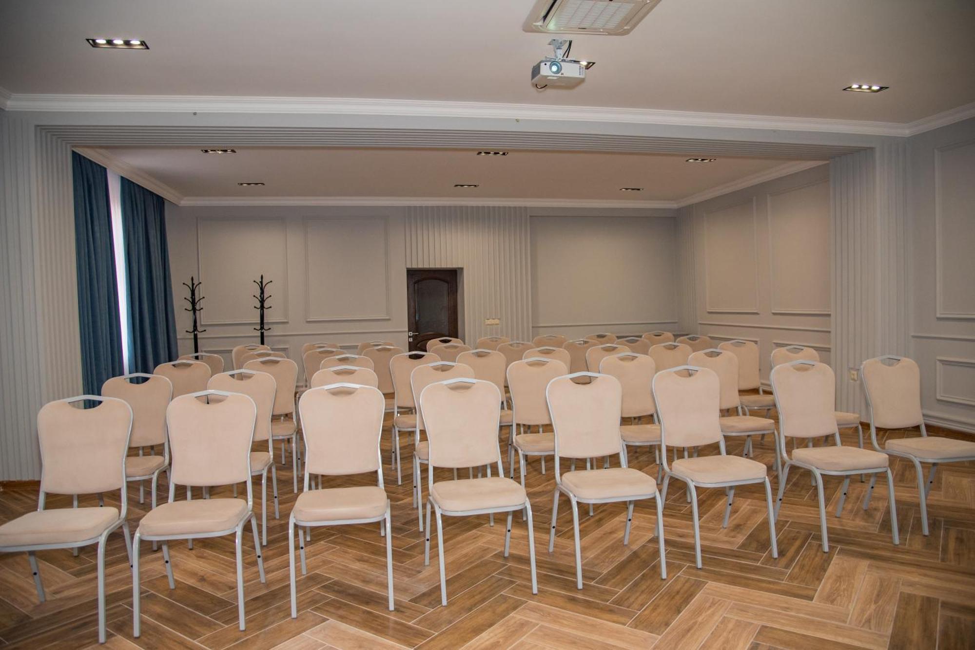 T&S Apart-Hotel Chernivtsi Luaran gambar