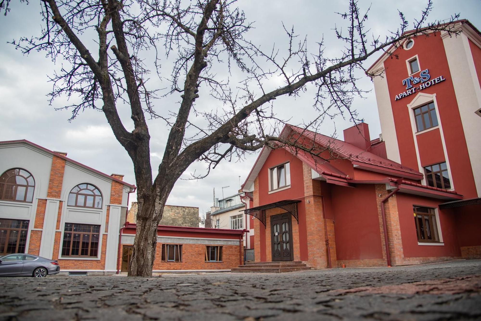 T&S Apart-Hotel Chernivtsi Luaran gambar