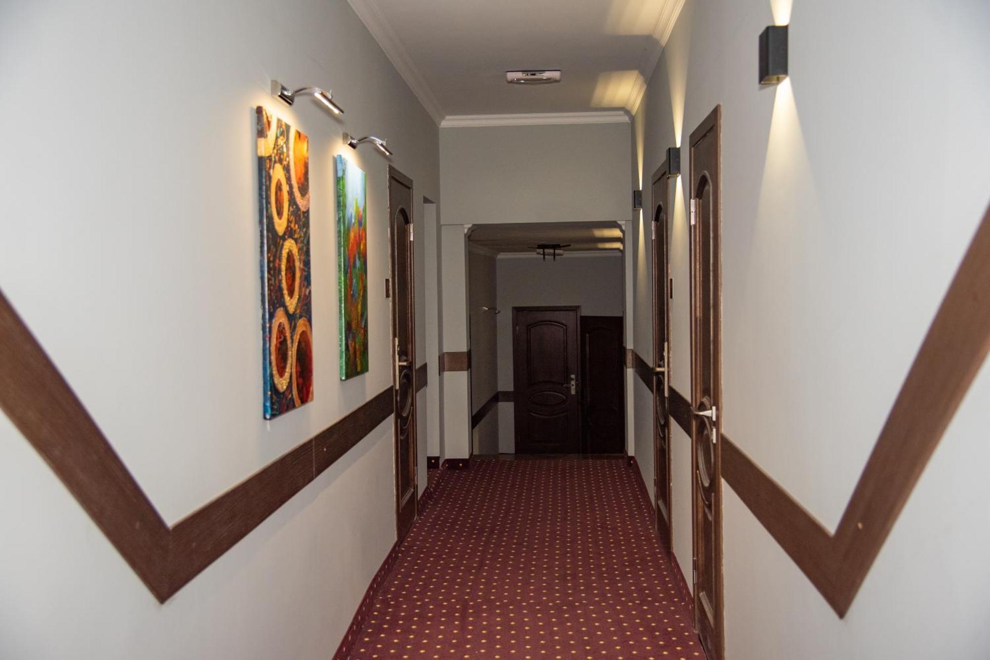 T&S Apart-Hotel Chernivtsi Luaran gambar