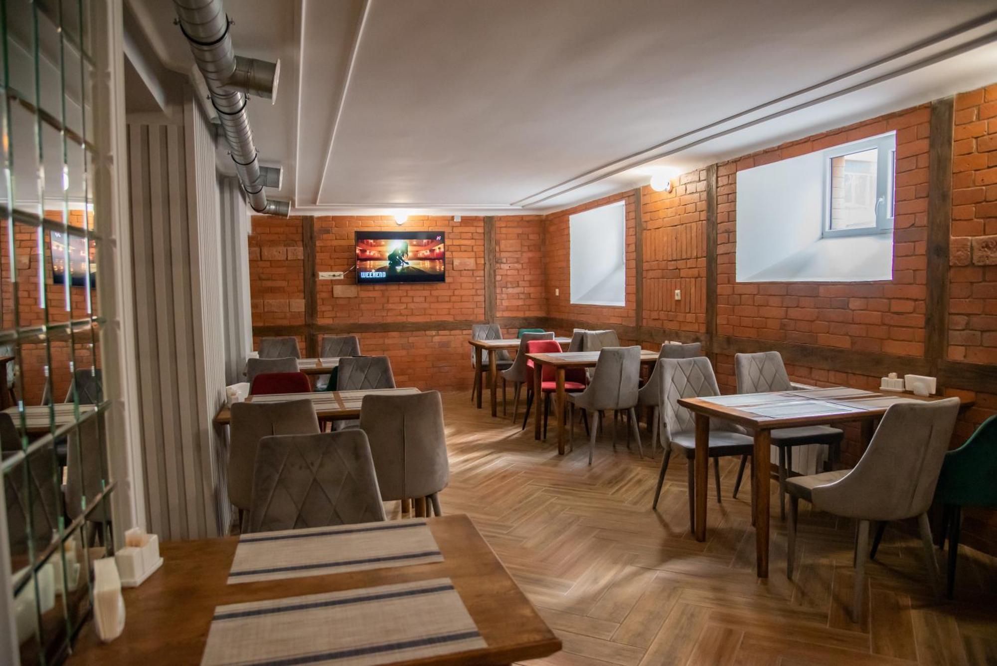 T&S Apart-Hotel Chernivtsi Luaran gambar